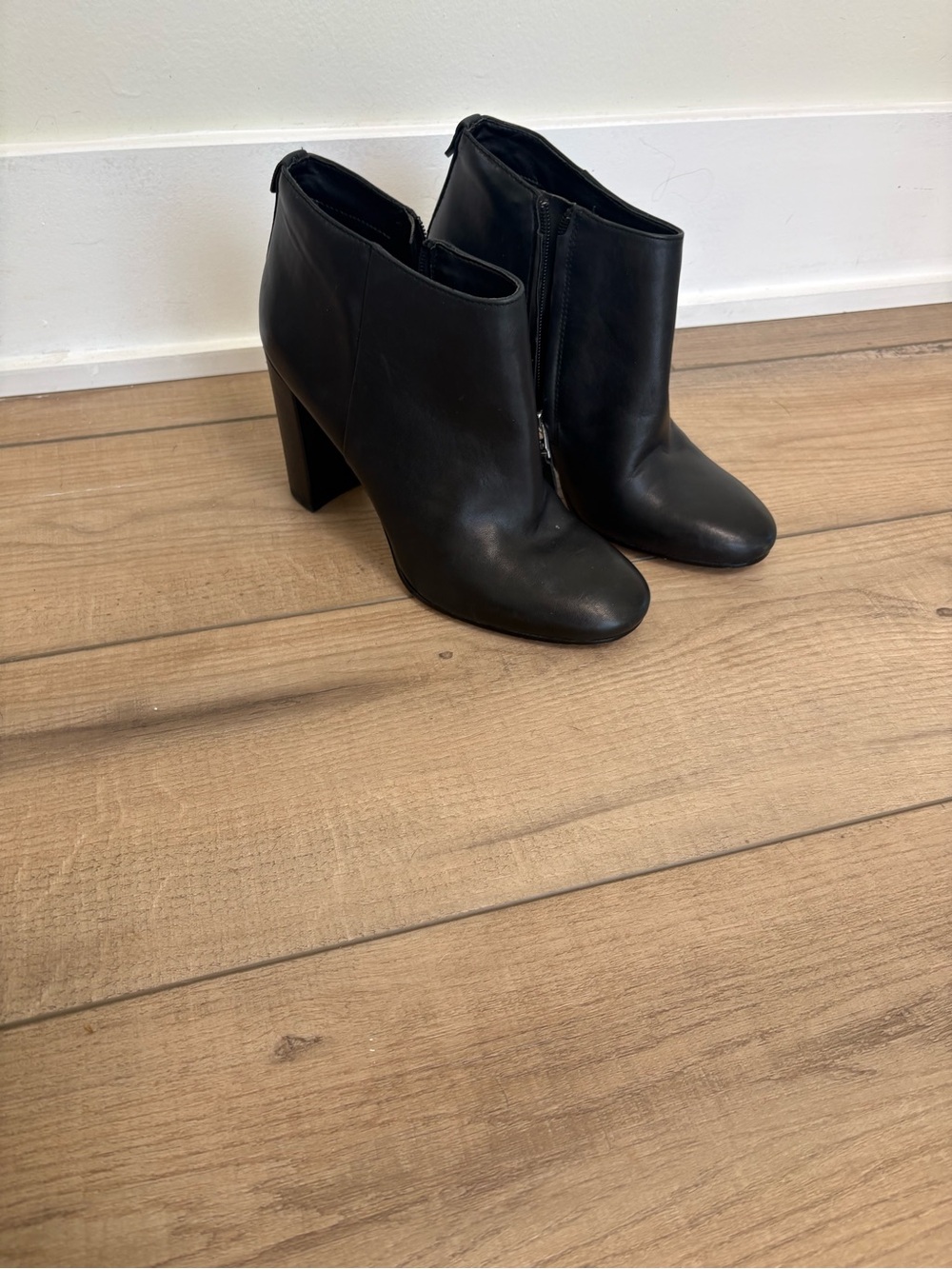Sam Edelman Black Leather High-Heel Ankle Booties with Side Zips - Picture 2 of 2